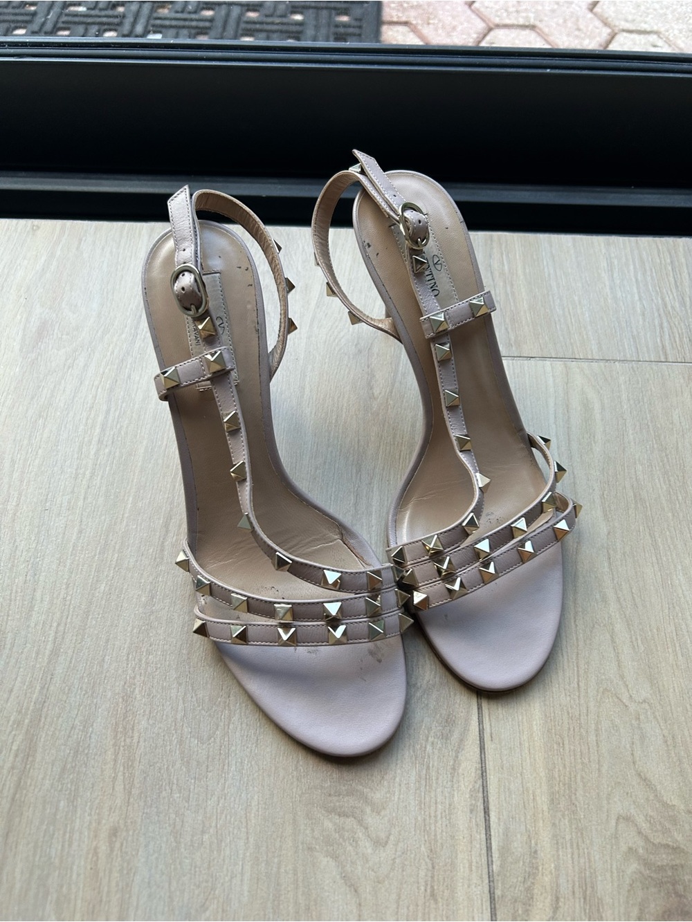 Valentino Garavani Nude/Pale Pink Rockstud Slingback Heels